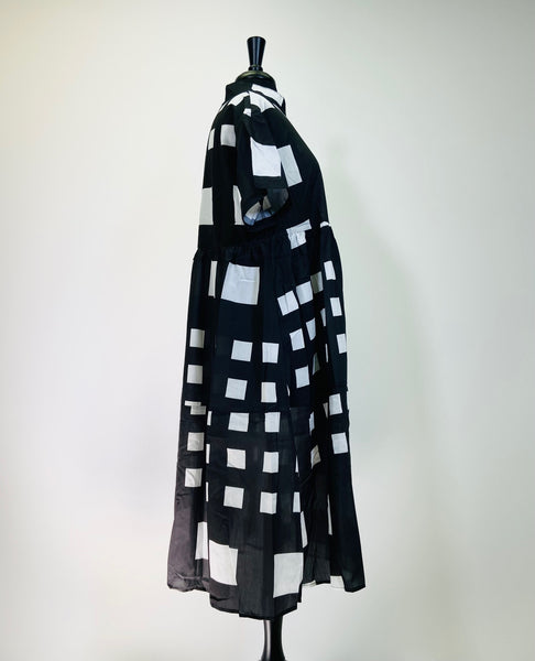 Simply Vanite's one-size-fits-all Square Dress Black and white