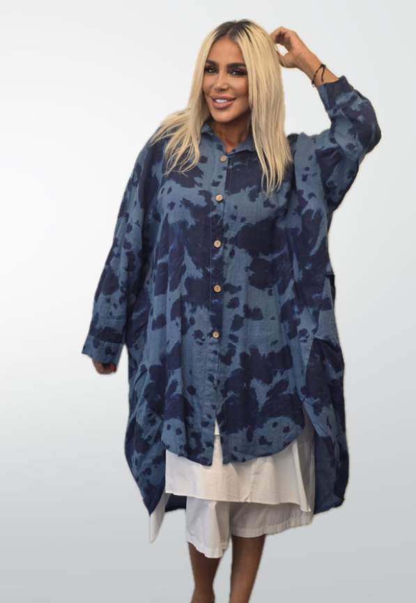 Transparente's Tie-Dye Big Shirt in Blue